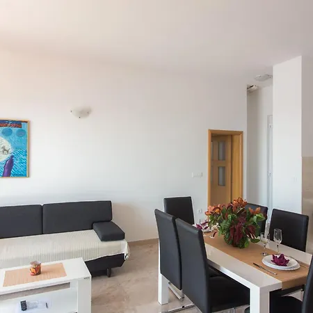 Ari Apartment *